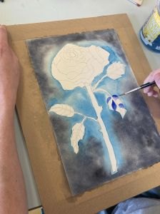 Artiste plasticienne intervenant en milieu hospitalier