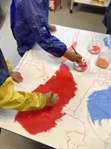 Artiste plasticienne qui travaille avec les enfants