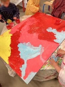Artiste plasticienne qui collabore avec les enfants