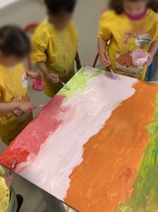 Peinture collective à l'école