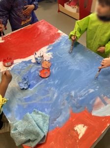 Artiste plasticienne intervenant en milieu scolaire