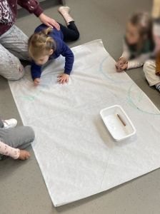 Utilisation de grands calques pour reproduire les formes
