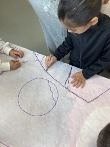 Les enfants de grande section prennent en charge les formes compliquées