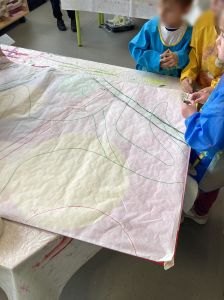 Artiste plasticienne intervenant en milieu scolaire