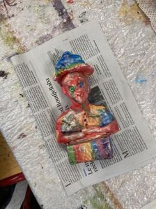 Polychromie sur terre cuite