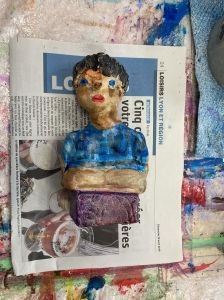 Petit garçon en terre cuite