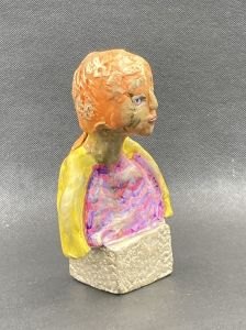 Artiste plasticienne qui travaille dans les écoles