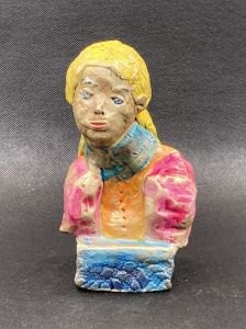 Statuette de jeune fille triste