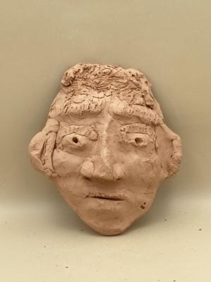 Modeler un visage avec de l'argile