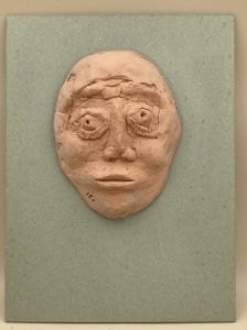 Modelage d'un masque par les enfants de cycle 2