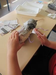 Créations en papier mâché avec les enfants