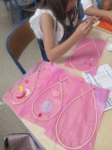 Séchage des ailes en papier de soie