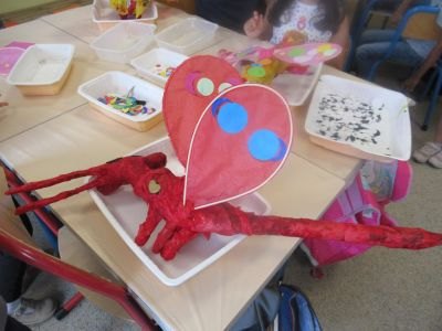 Créature en papier mâché